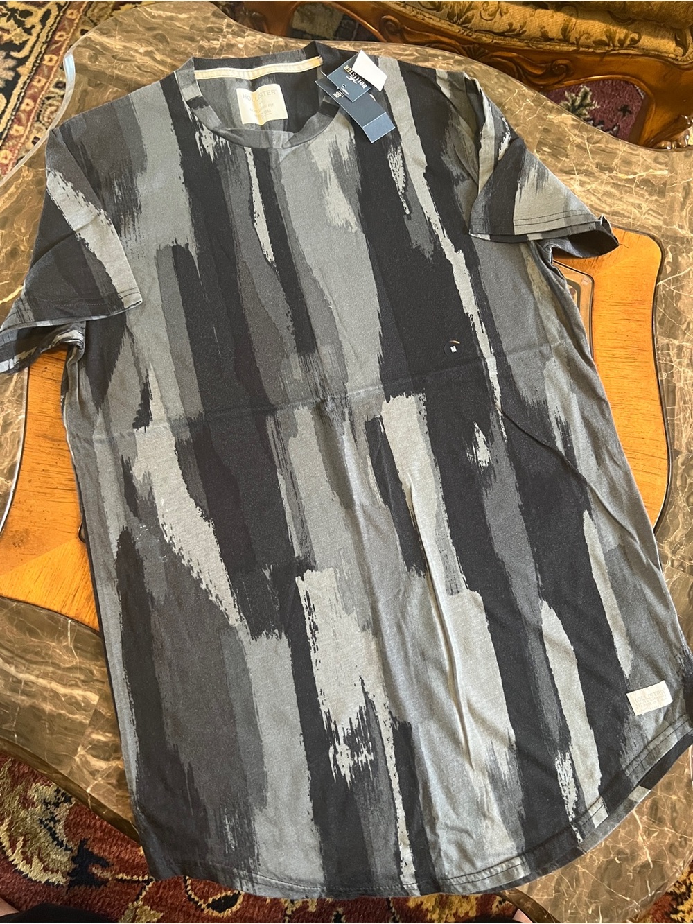 Hollister Men’s Black & Gray Brushstroke Crew Tee